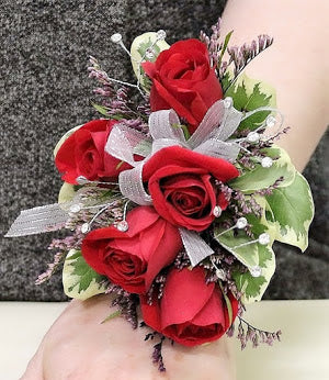 Res Rose  Luxury Wrist Corsage